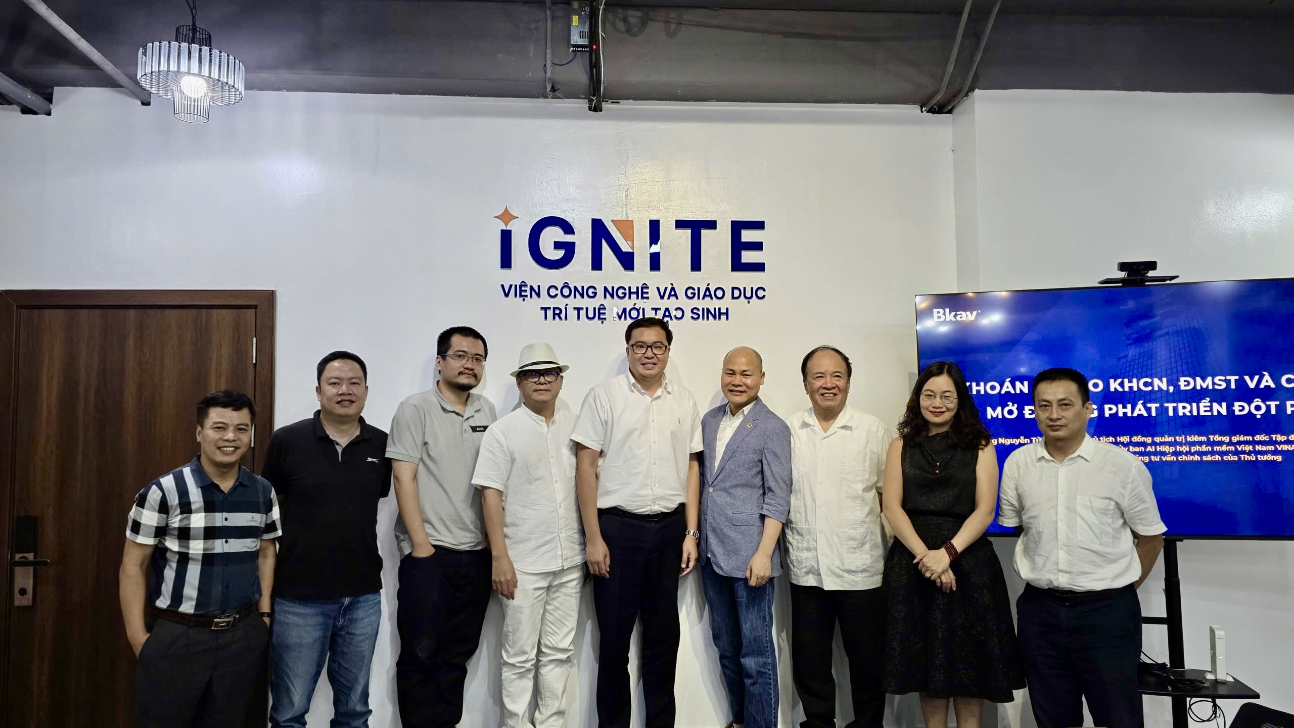 Sự kiện thành công tốt đẹp với sự phản biện và đóng góp của quý khách tham dự.